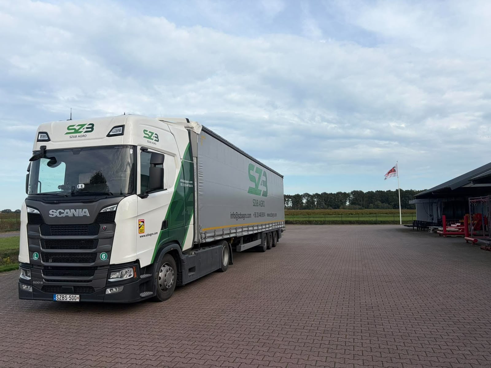 Sz&B Agro ponyvás kamion