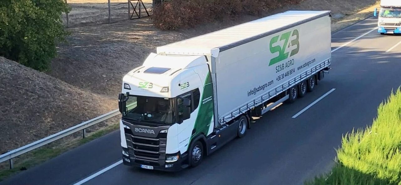 Sz&B Agro ponyvás kamion – palettás áruk fuvarozása